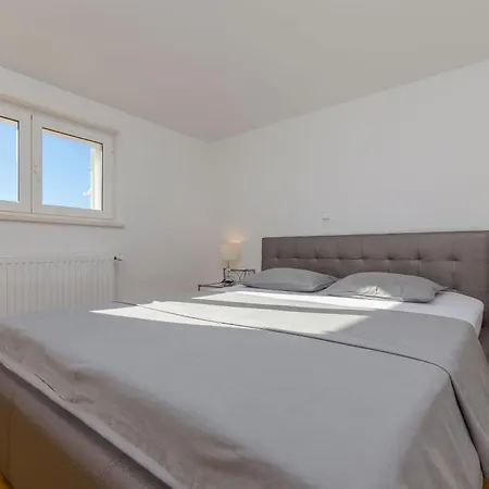 Kiwi Apartment