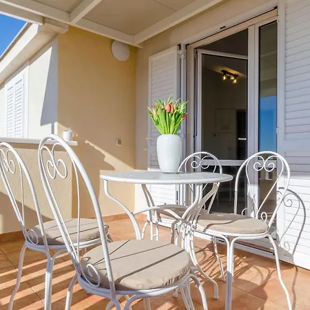 Apartment Kiwi Trogir