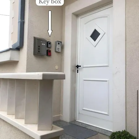 Kiwi Apartment *