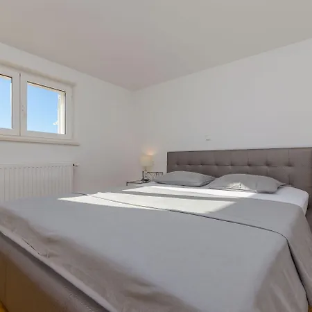 Apartment Kiwi Trogir
