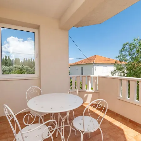 Apartment Kiwi Trogir