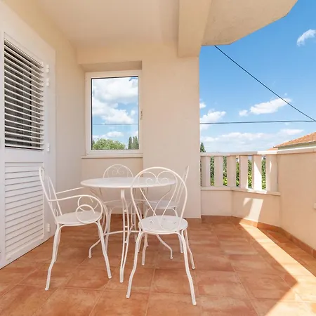 Kiwi Apartment