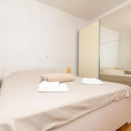 Kiwi Apartment