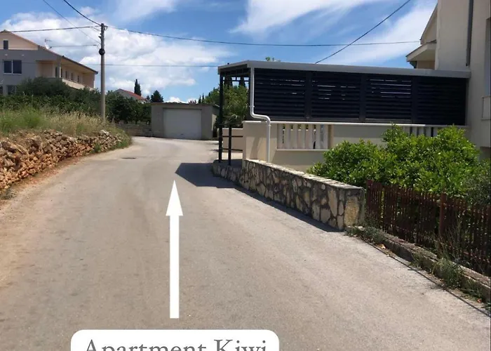 Kiwi Trogir